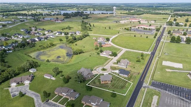 1201 Cottonwood Court, Paola, KS 66071