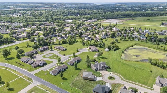1201 Cottonwood Court, Paola, KS 66071