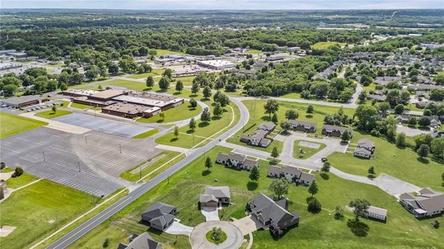 1201 Cottonwood Court, Paola, KS 66071