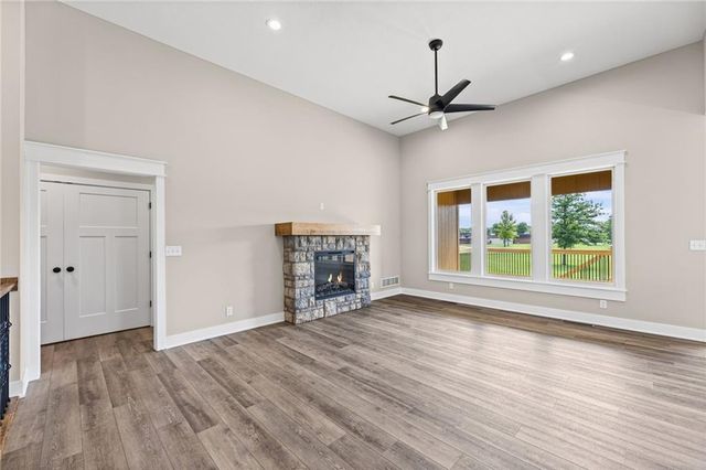 1201 Cottonwood Court, Paola, KS 66071