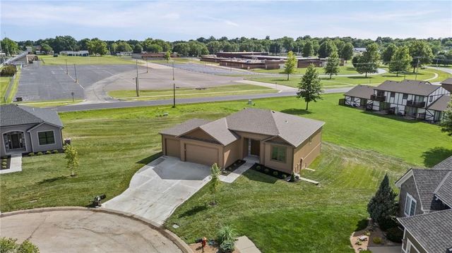 1201 Cottonwood Court, Paola, KS 66071