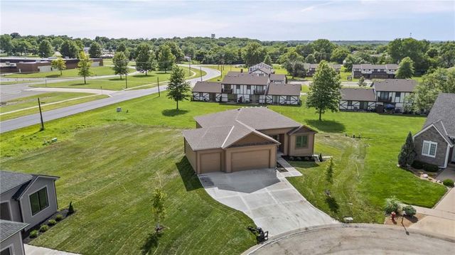 1201 Cottonwood Court, Paola, KS 66071