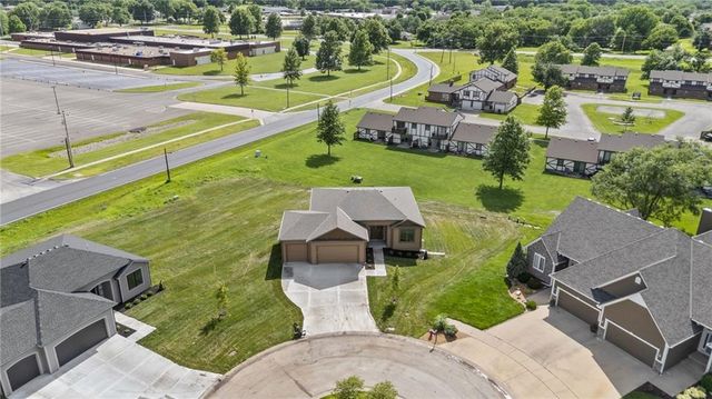 1201 Cottonwood Court, Paola, KS 66071