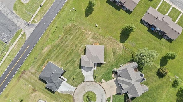 1201 Cottonwood Court, Paola, KS 66071