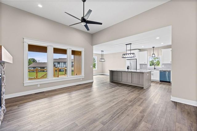 1201 Cottonwood Court, Paola, KS 66071