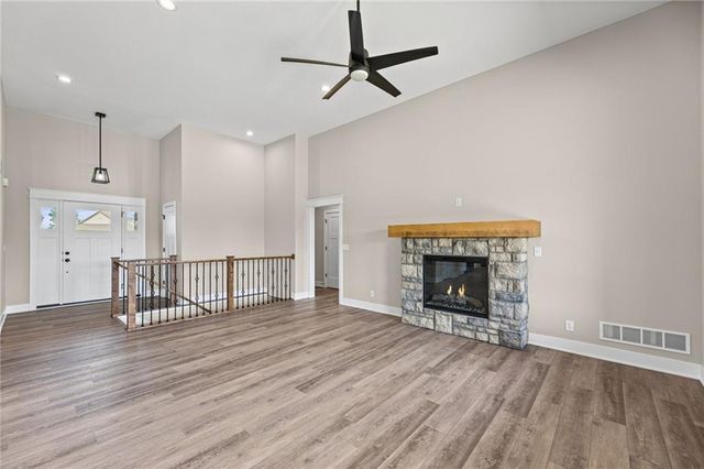 1201 Cottonwood Court, Paola, KS 66071