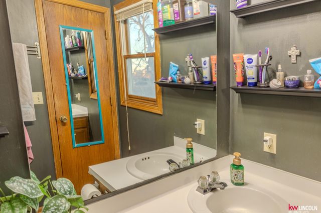 5124 N 25 Street, Lincoln, NE 68521