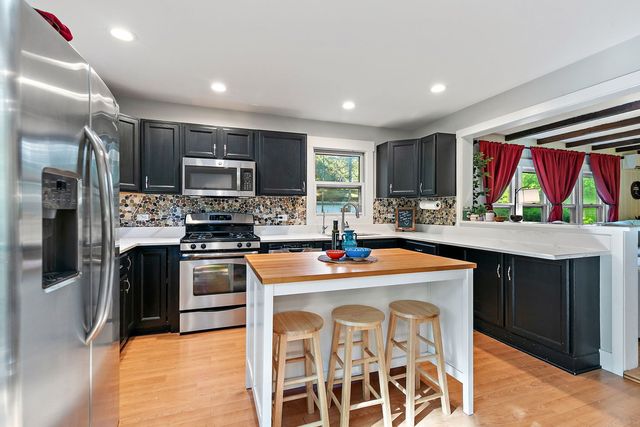 5806 Wonder Woods Drive, Wonder Lake, IL 60097