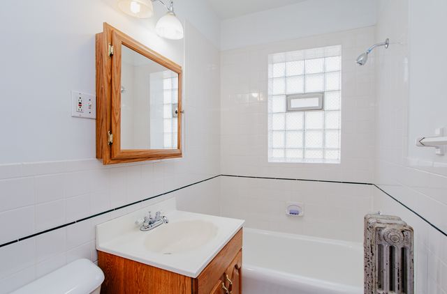 7639 W Jackson Boulevard 1E, Forest Park, IL 60130