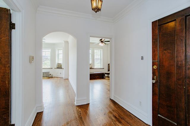 7639 W Jackson Boulevard 1E, Forest Park, IL 60130