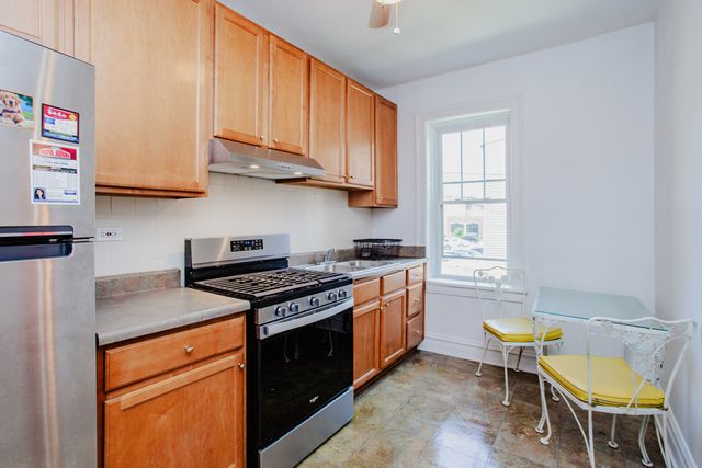 7639 W Jackson Boulevard 1E, Forest Park, IL 60130