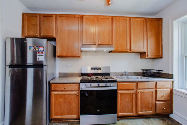 7639 W Jackson Boulevard 1E, Forest Park, IL 60130