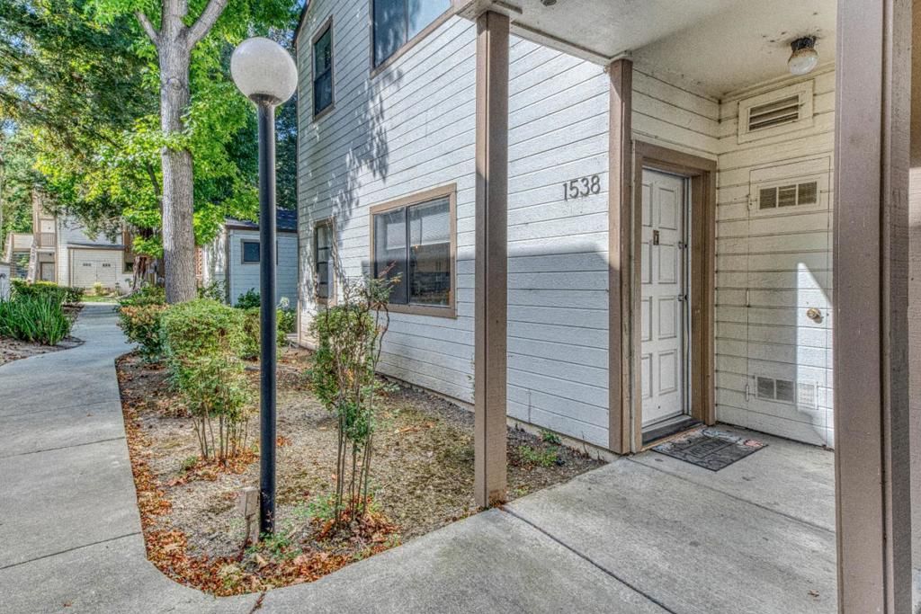 Image 2 of property listing at 1538 Meadow Ridge Circle, San Jose, CA 95131