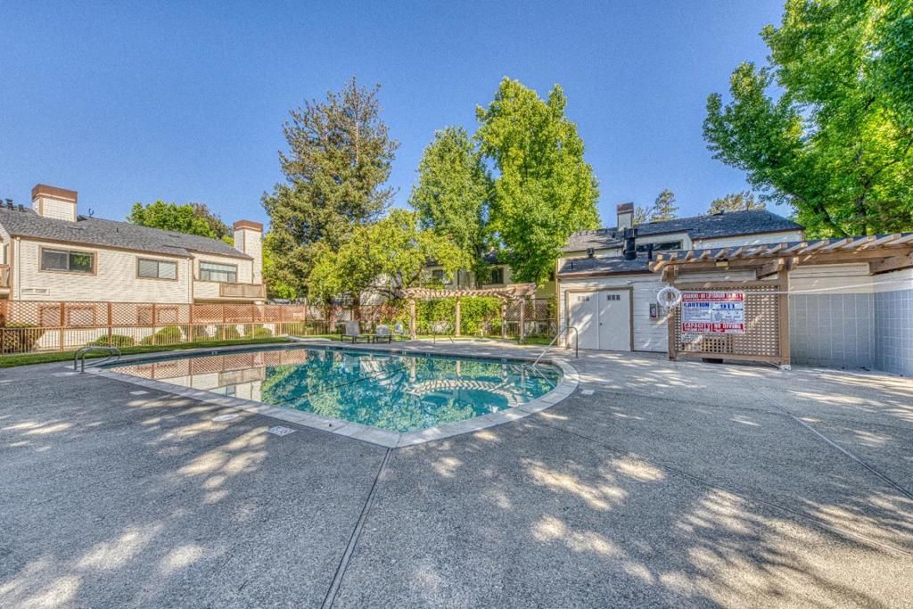 Image 3 of property listing at 1538 Meadow Ridge Circle, San Jose, CA 95131