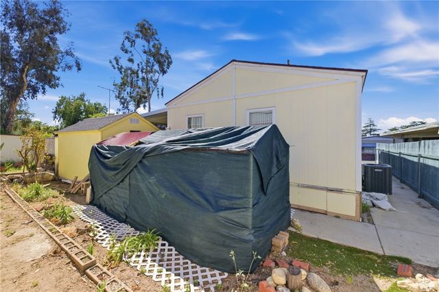 1255 Amethyst 18, Mentone, CA 92359
