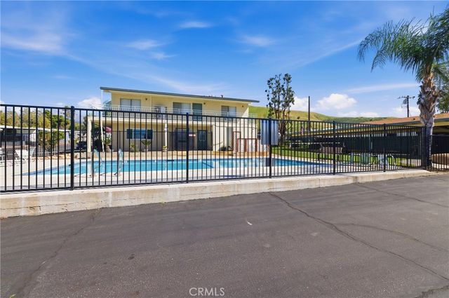 1255 Amethyst 18, Mentone, CA 92359