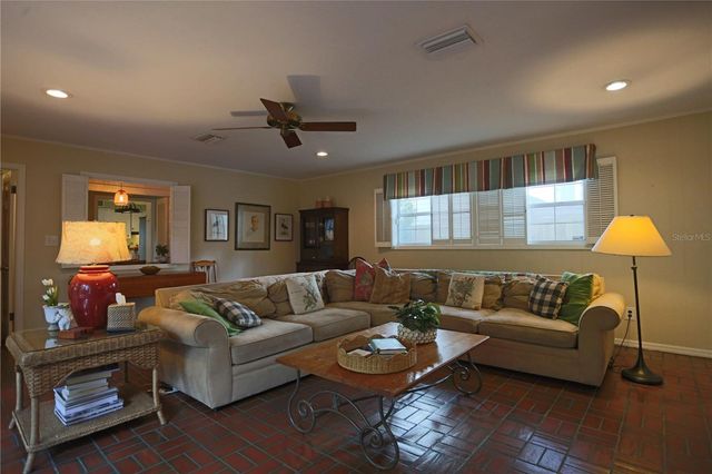 4414 W WATROUS AVENUE, Tampa, FL 33629