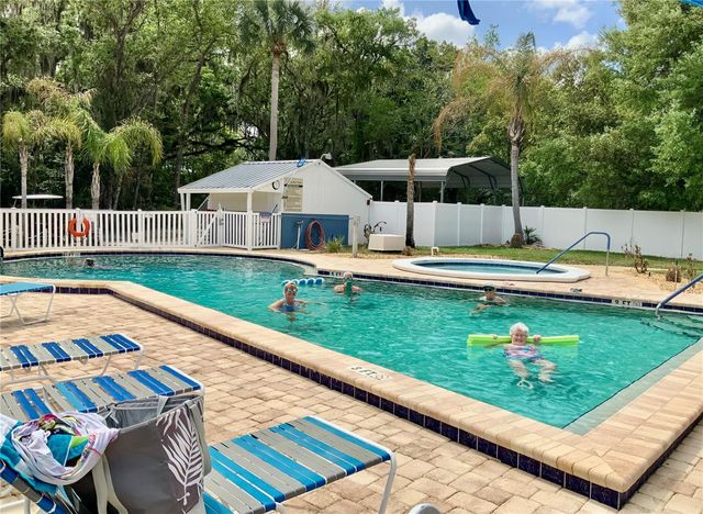 8 ORANGEWOOD DRIVE, Fruitland Park, FL 34731