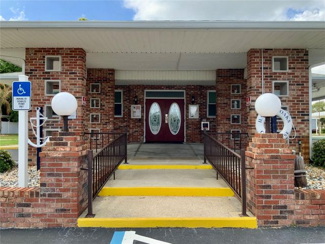 8 ORANGEWOOD DRIVE, Fruitland Park, FL 34731