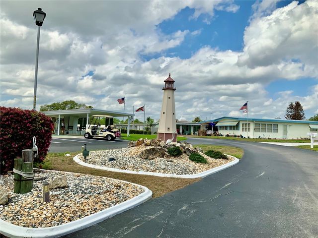 8 ORANGEWOOD DRIVE, Fruitland Park, FL 34731