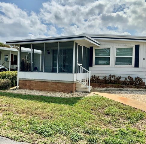 8 ORANGEWOOD DRIVE, Fruitland Park, FL 34731