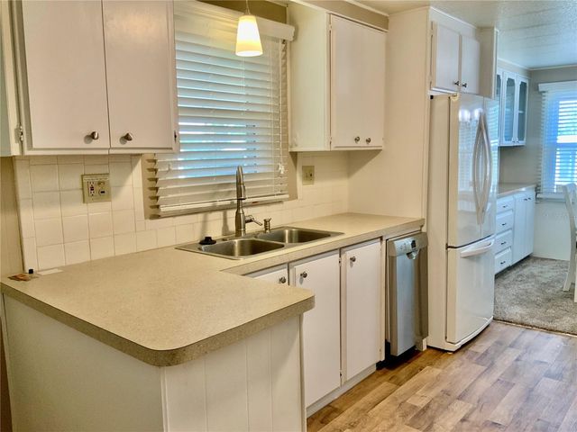 8 ORANGEWOOD DRIVE, Fruitland Park, FL 34731