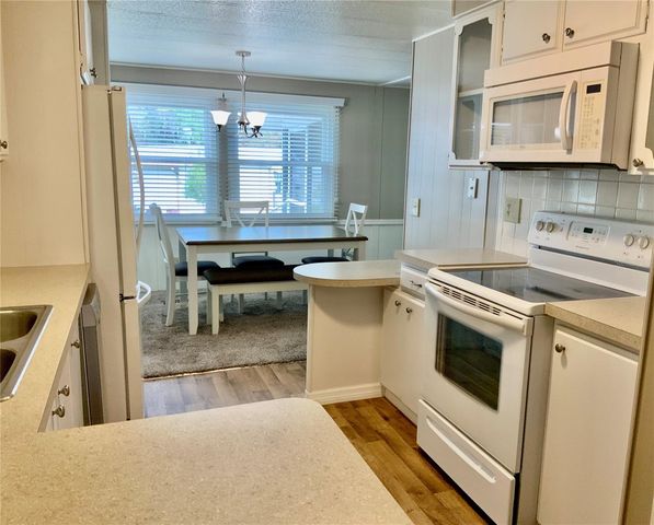 8 ORANGEWOOD DRIVE, Fruitland Park, FL 34731