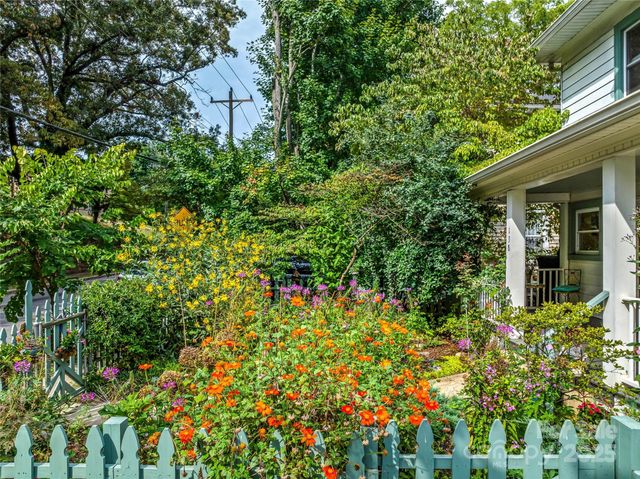 138 S French Broad Avenue, Asheville, NC 28801