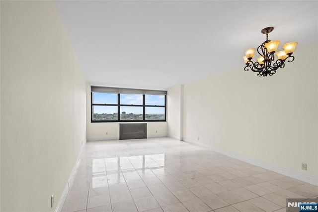 7004 Kennedy Boulevard 31G, Guttenberg, NJ 07093