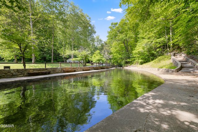 509 Adams Road, Gatlinburg, TN 37738