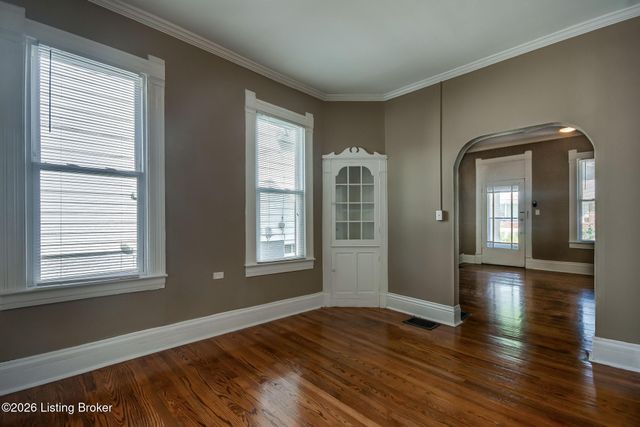 1842 Deer Park Ave, Louisville, KY 40205