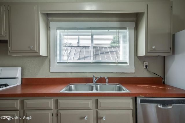 1842 Deer Park Ave, Louisville, KY 40205