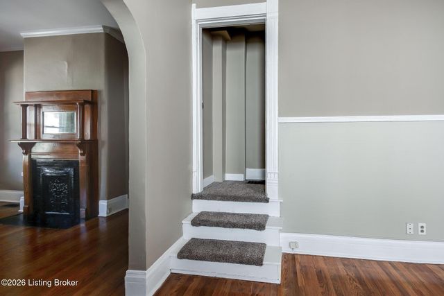 1842 Deer Park Ave, Louisville, KY 40205