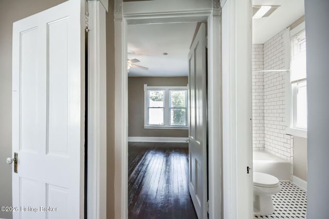 1842 Deer Park Ave, Louisville, KY 40205