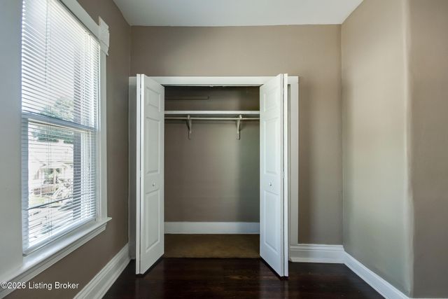 1842 Deer Park Ave, Louisville, KY 40205