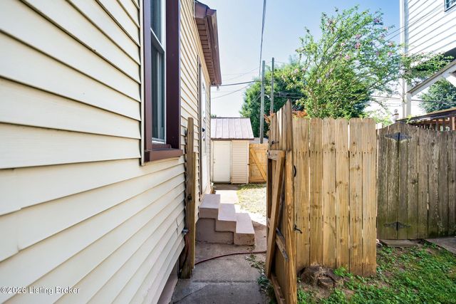 1842 Deer Park Ave, Louisville, KY 40205