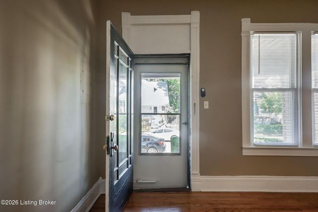 1842 Deer Park Ave, Louisville, KY 40205