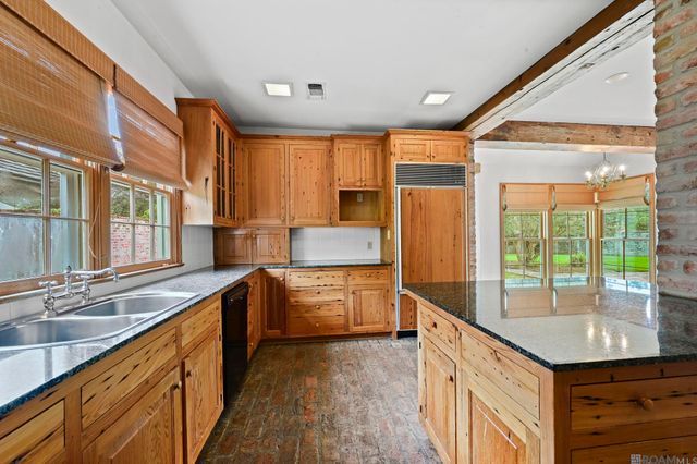 11 Oak Alley, Baton Rouge, LA 70806