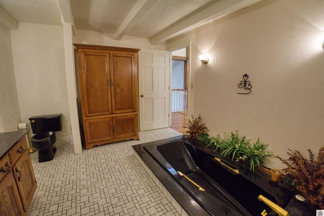 17 Vaughns Chapel Road, Calvert City, KY 42029