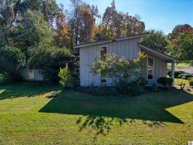 17 Vaughns Chapel Road, Calvert City, KY 42029