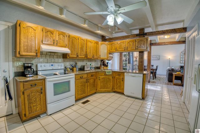 17 Vaughns Chapel Road, Calvert City, KY 42029