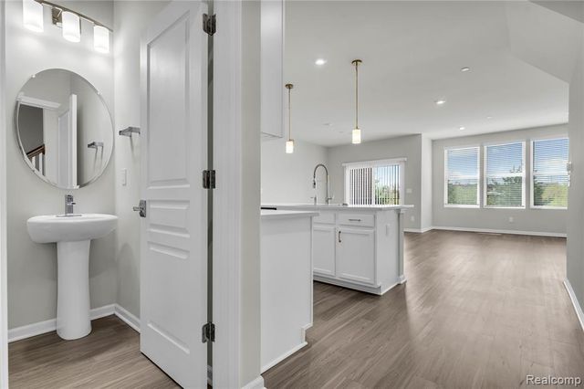 313 Strawberry Drive, Rochester, MI 48307