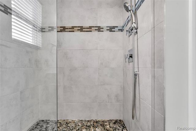 313 Strawberry Drive, Rochester, MI 48307