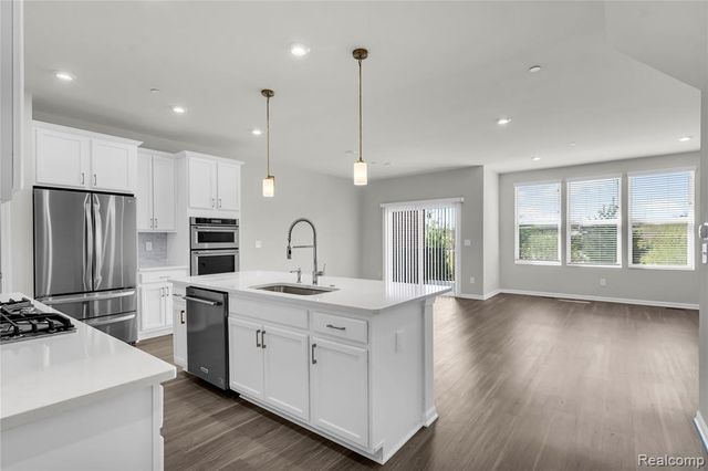 313 Strawberry Drive, Rochester, MI 48307