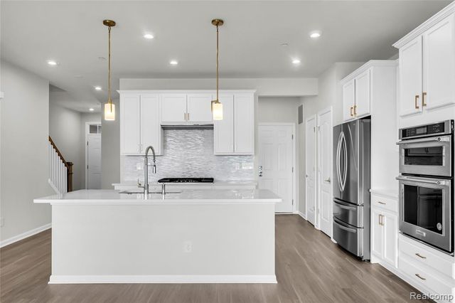 313 Strawberry Drive, Rochester, MI 48307
