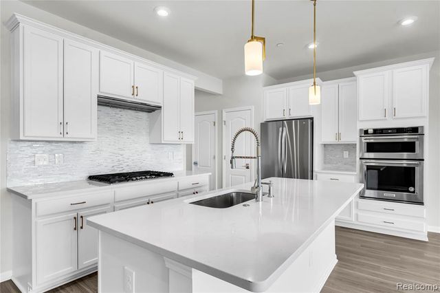 313 Strawberry Drive, Rochester, MI 48307