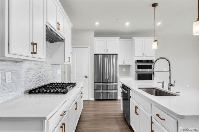 313 Strawberry Drive, Rochester, MI 48307