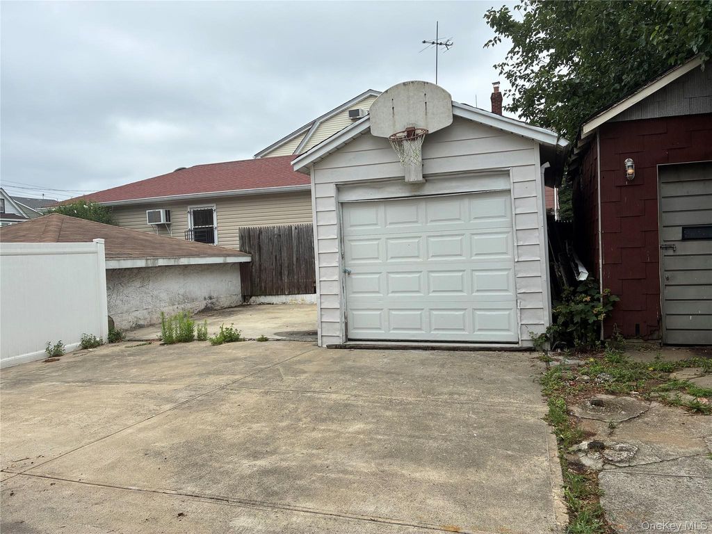 12105 Linden Boulevard, South Ozone Park, NY 11420 — photo 4