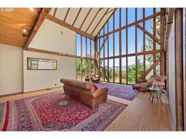 62111 LAKEVIEW Ln, La Grande, OR 97850