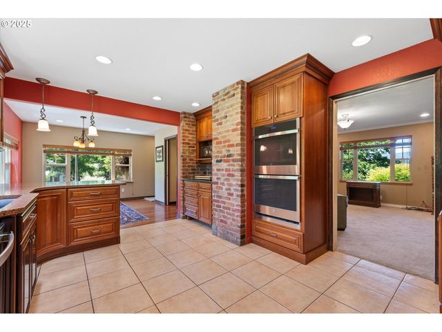 62111 LAKEVIEW Ln, La Grande, OR 97850